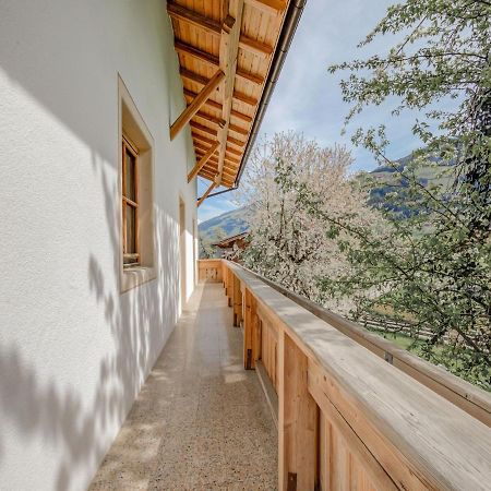 Attractive Apartment In Hainzenberg With Ski Room Exterior foto