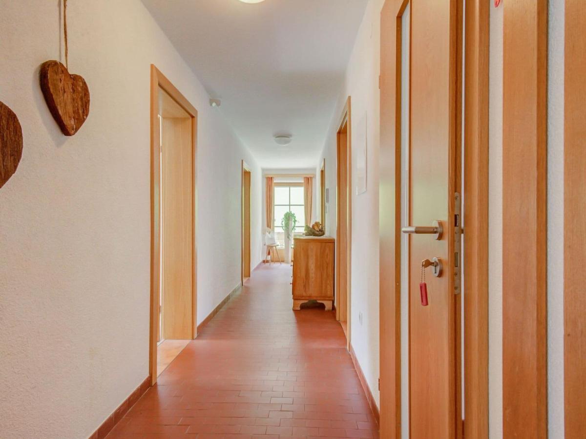 Attractive Apartment In Hainzenberg With Ski Room Exterior foto
