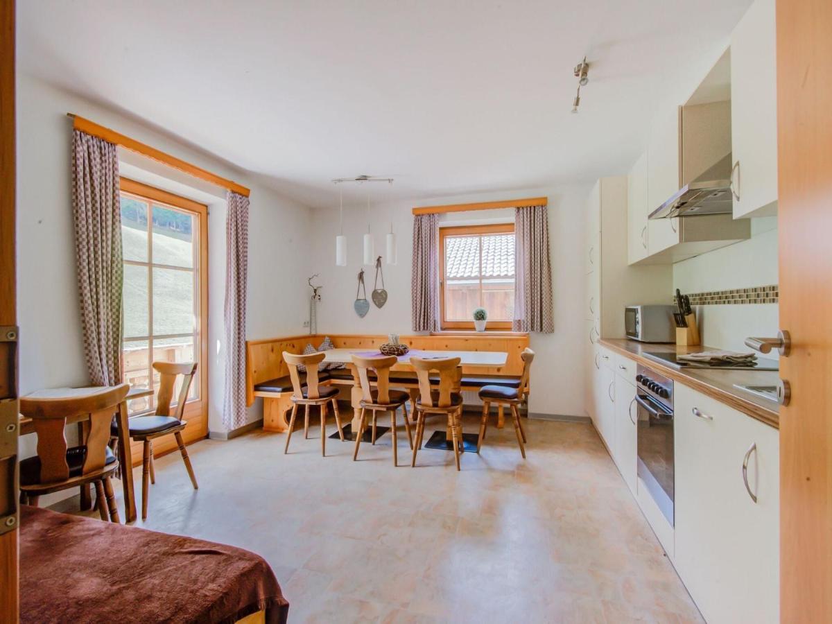 Attractive Apartment In Hainzenberg With Ski Room Exterior foto