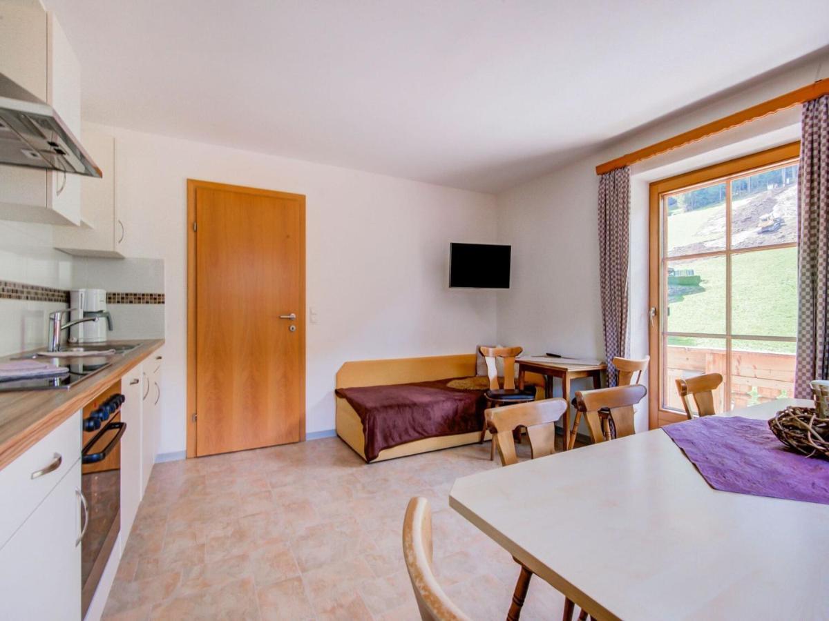 Attractive Apartment In Hainzenberg With Ski Room Exterior foto