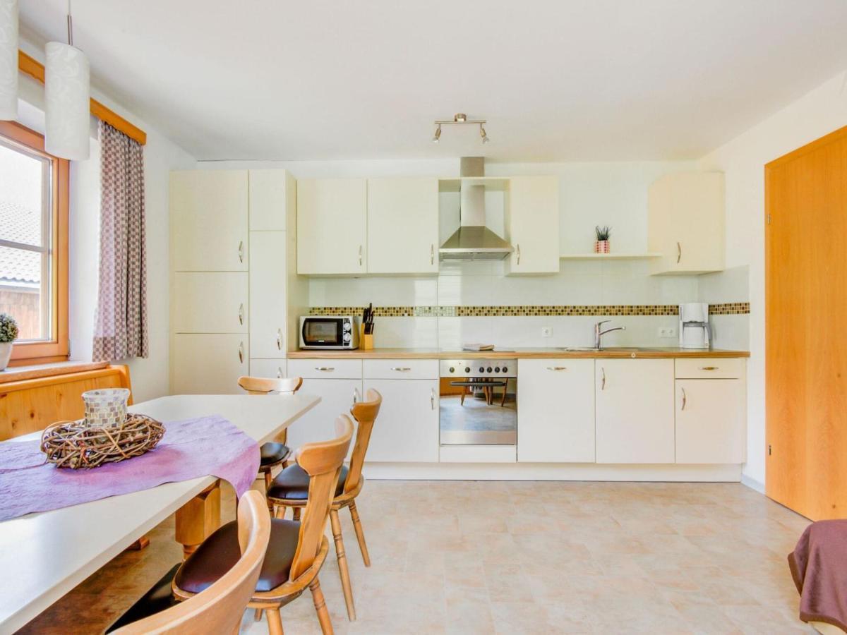 Attractive Apartment In Hainzenberg With Ski Room Exterior foto