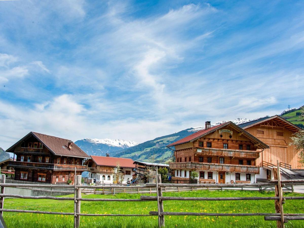 Attractive Apartment In Hainzenberg With Ski Room Exterior foto