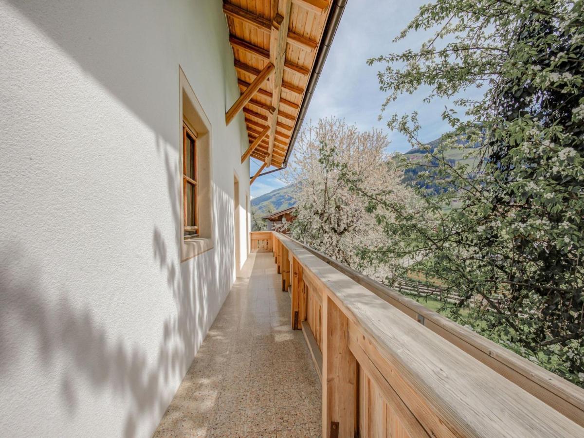 Attractive Apartment In Hainzenberg With Ski Room Exterior foto